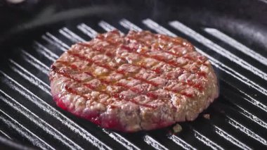 Sıcak ızgarada taze et, yakın plan yemek, yakınlaştırma.