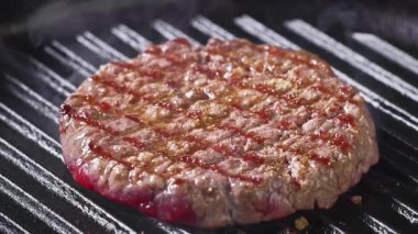 Sıcak ızgarada taze et, yakın plan yemek, yakınlaştırma.
