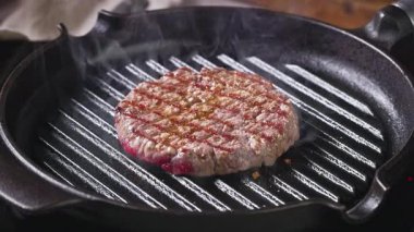 Sıcak ızgarada taze et, yakın plan yemek, yakınlaştırma.