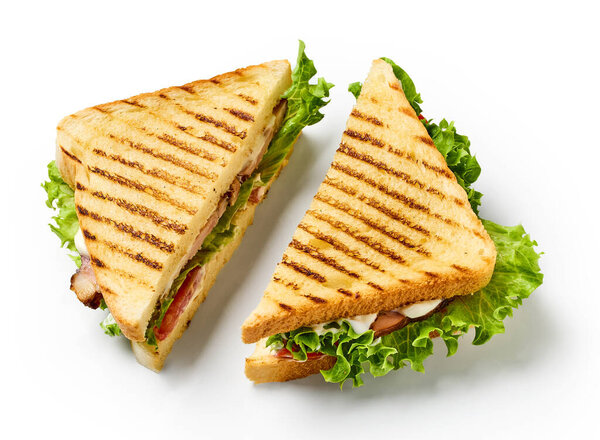 половинки сэндвичей, изолированные на белом фоне