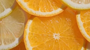 parlak taze portakal ve limon dilimleri arka plan, üst manzara