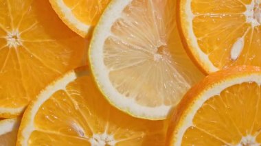 Parlak taze portakal ve limon dilimleri arka plan, üst görünüm