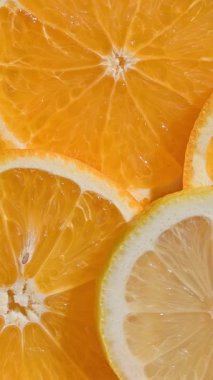 Parlak taze portakal ve limon dilimleri arka plan, üst görünüm