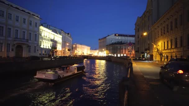 San Petersburgo Rusia Circa Junio 2019 Barco Recreo Pasa Por — Vídeo de stock