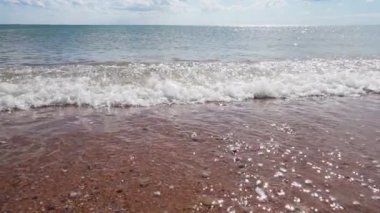 Kumsalda deniz sörfü, yavaş çekim 250 fp.