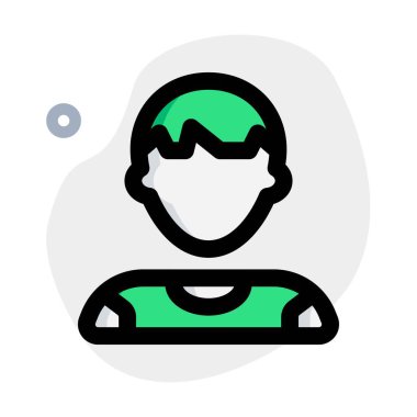 Genç Avatar benzersiz bir saç modeli olan tişört giyiyor.