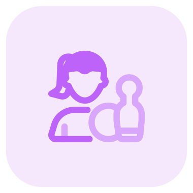 Bowling lobutları ve topları olan bayan bovling oyuncusu