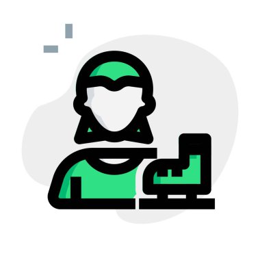 Kadın oyuncu buz pateniyle kayıyor.