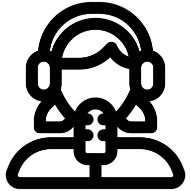 Mikrofon ve kulaklıklı bayan radyo jokeyi.