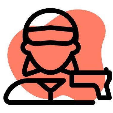 Vizör takan silahlı bir kadın.