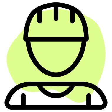 Koruyucu kask takan erkek bisikletçi.