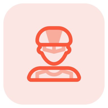 Erkek patenci ve kask takan bisikletçi.