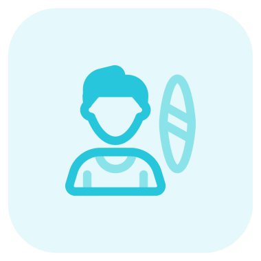 Tişört giyen sörfçü.