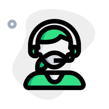 Kulaklık ve maskeli kadın müşteri yöneticisi