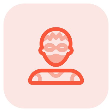 Gözlüklü genç adam maske takıyor.