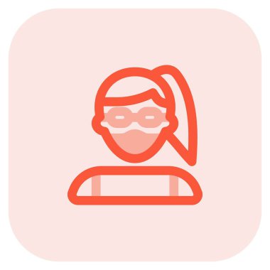 At kuyruklu, maske takan, gözlüklü bir kız..