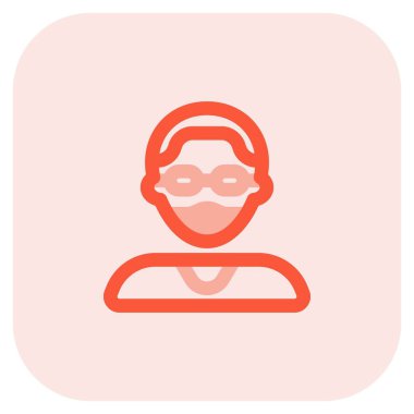 Uzun saçlı, maske takan ve gözlük takan bir adam..