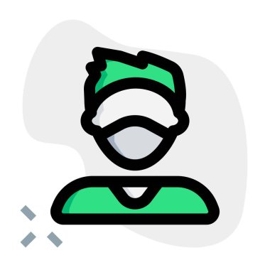 Dikenli saçlı, maske takan bir çocuk.