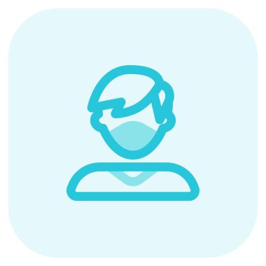 Yan saç stili maskeli bir çocuk..