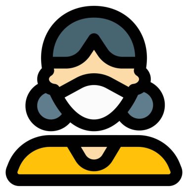 Kıvırcık saçlı, maske takan bir kadın..