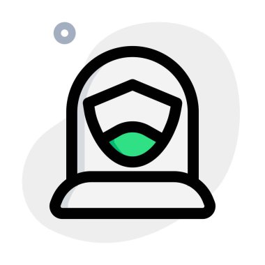 Yüz maskesi takan düz saçlı kız..