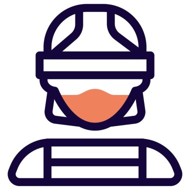 Önlem olarak maske ve miğfer takan kadın inşaatçı.