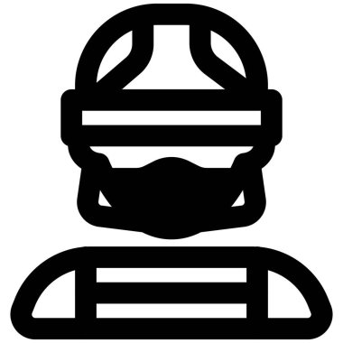 Önlem olarak maske ve miğfer takan kadın inşaatçı.