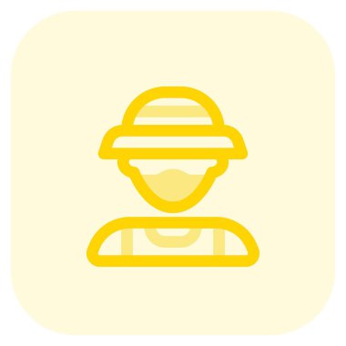 Kova şapkalı balıkçı maske takıyor.