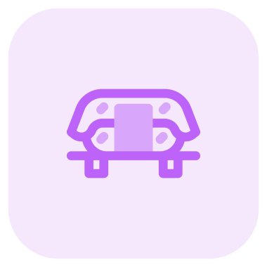 Süslenmiş et dilimi sashimi olarak servis edilir.