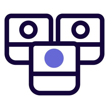 Deniz yosununa sarılmış iştah açıcı suşi dürümleri.