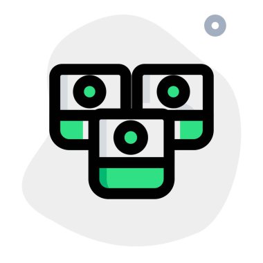 Deniz yosununa sarılmış iştah açıcı suşi dürümleri.