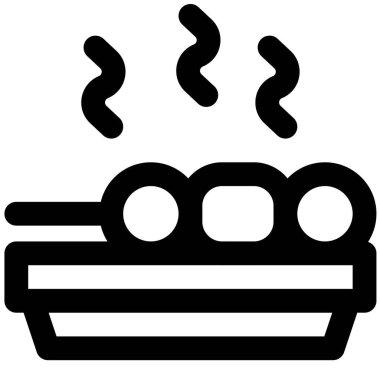 Tepside servis edilen taze pişmiş satay.