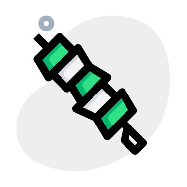 Spiedini di anguilla şişte servis edilir.