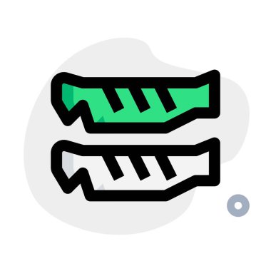 Bir çift çıtır baharatlı levrek balığı..