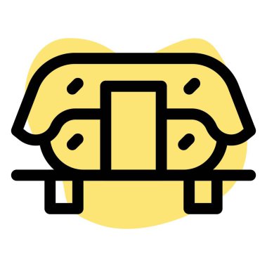 Süslenmiş et dilimi sashimi olarak servis edilir.