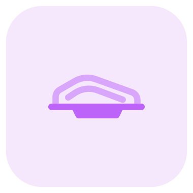 Izgara deniz mahsulü teriyaki tepside servis edilir.