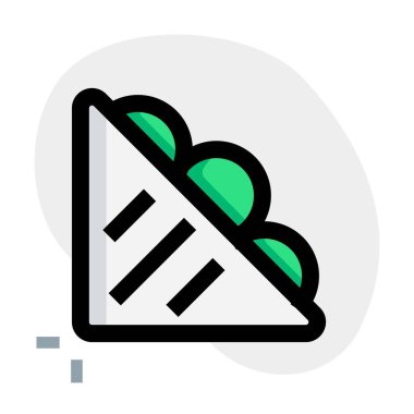 Mevsimlik sebzelerle doldurulmuş sandviç.