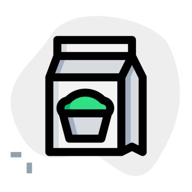 Atıştırmalıklarla doldurulmuş paket.