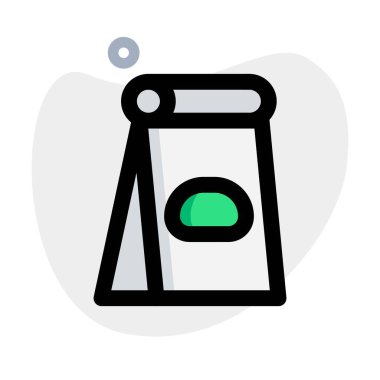 Mochi tek kullanımlık kese kağıdına sarılmış.