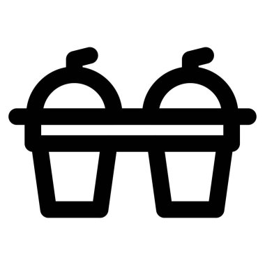 Tek kullanımlık bardaklarda bir çift içecek.