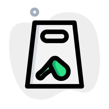 Kağıt torbada kızarmış tavuk.