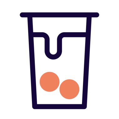 Tek kullanımlık bardakta nefis köpüklü çay..