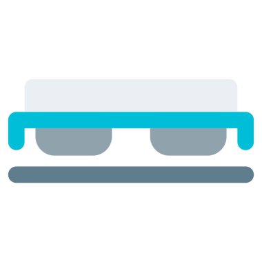 Malları yüklemek için boş tren vagonu.