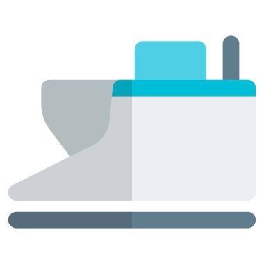 Kar küreme treniyle raylardan buz temizleme.