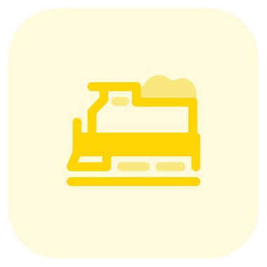 Kömür yük treni raylarda ilerliyor.