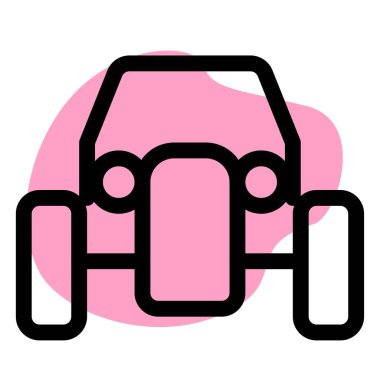 Büyük lastikleri olan antika bir otomobil..