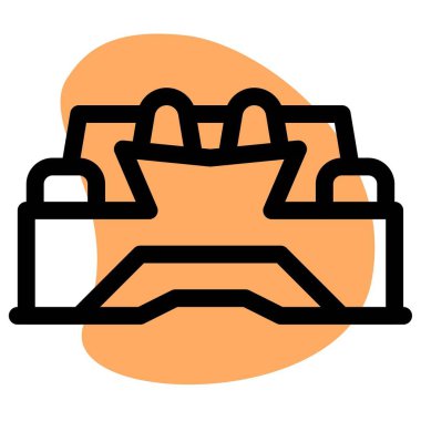 Büyük arka farları olan klasik bir araç..