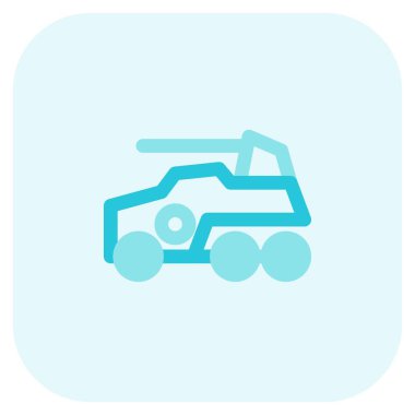 Güçlü bir top teçhizatlı tekerlekli araç..