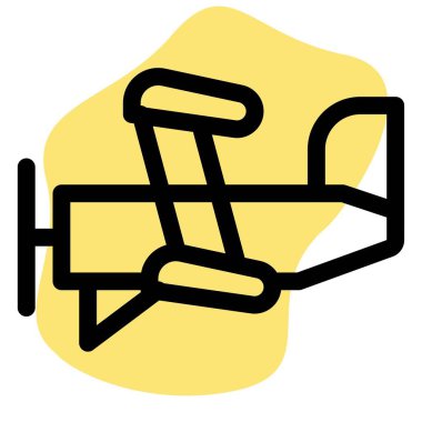 Makineli tüfekle donatılmış klasik bir uçak.