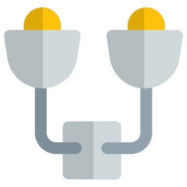 Dekor için koridora çift lamba yerleştirildi